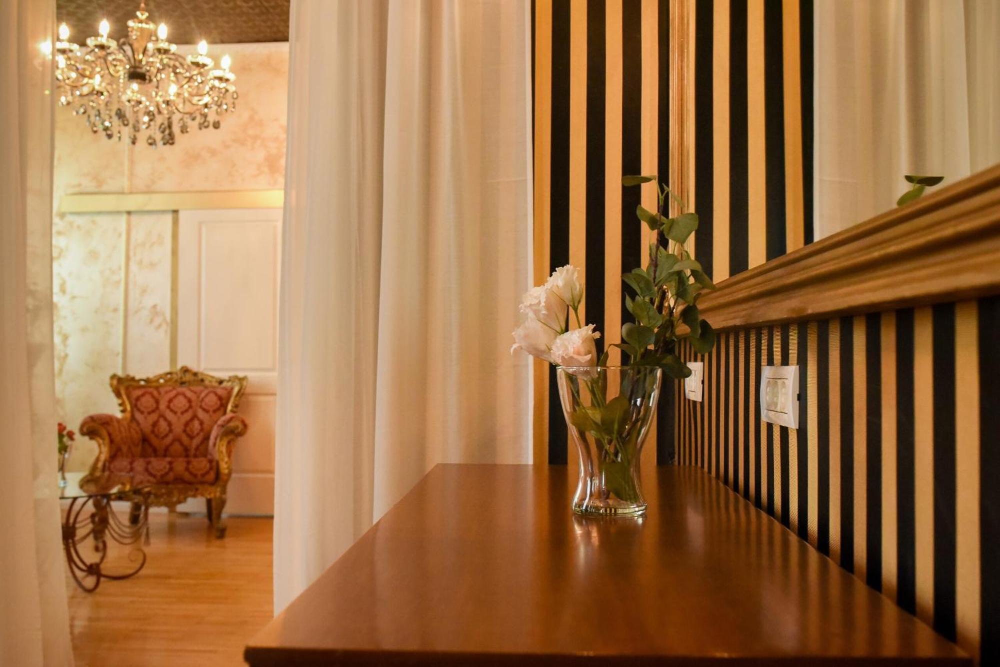 Centrally Located 2Br Apartment With Balcony & Unique Design Bucharest Exterior photo