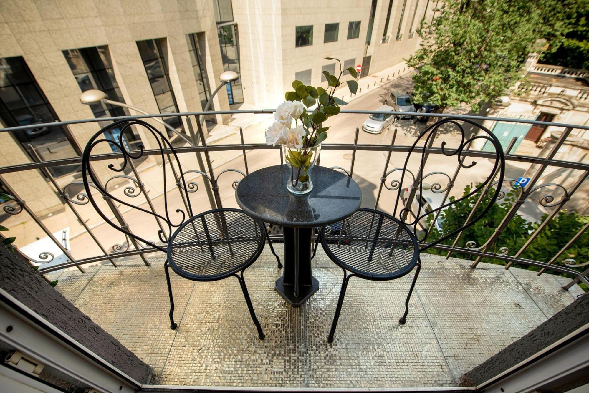 Centrally Located 2Br Apartment With Balcony & Unique Design Bucharest Exterior photo